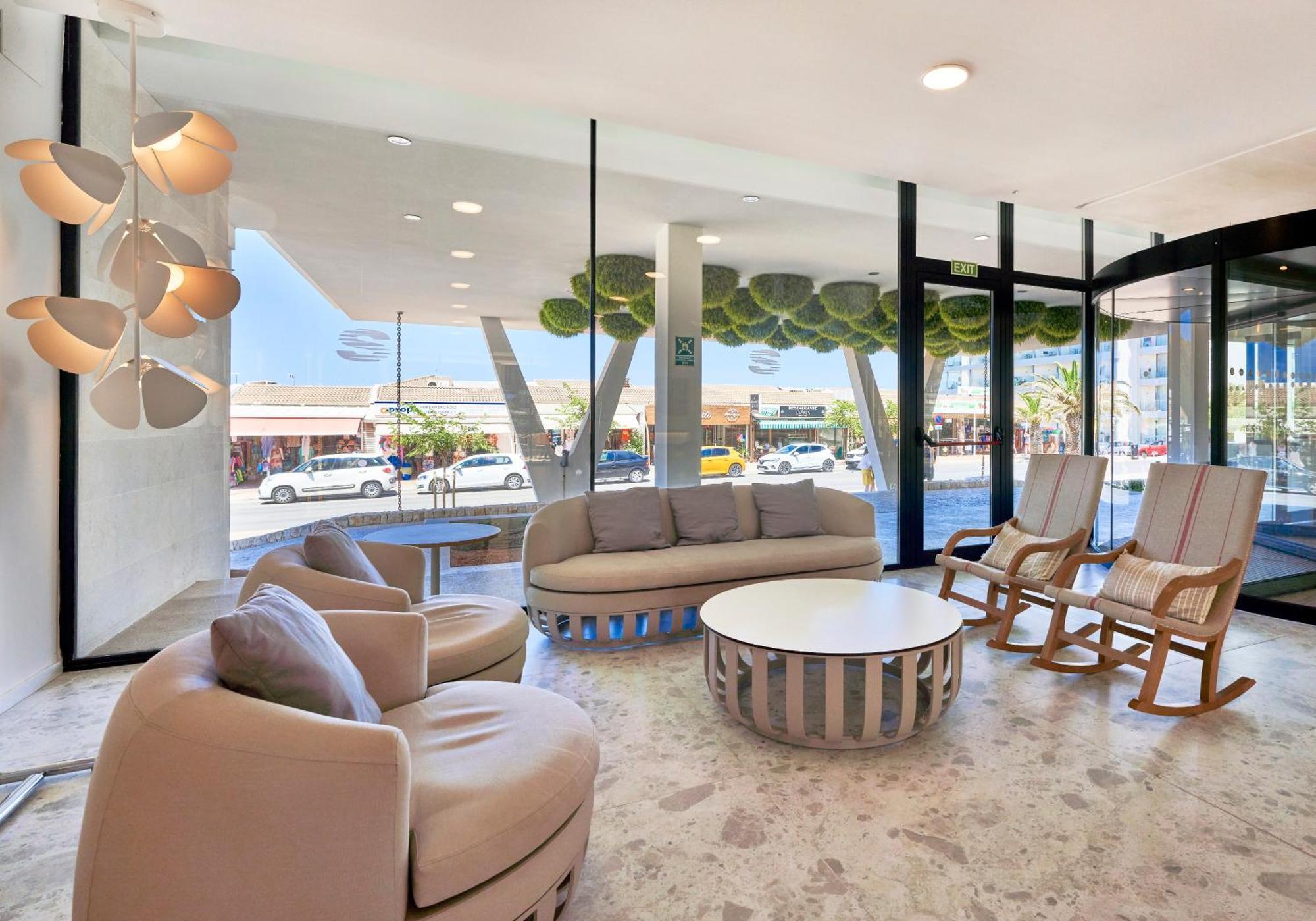 & S'entrador Playa Hotel 4*